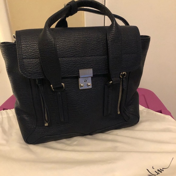 3.1 Phillip Lim Pashto Medium in NAVY - Picture 2 of 4